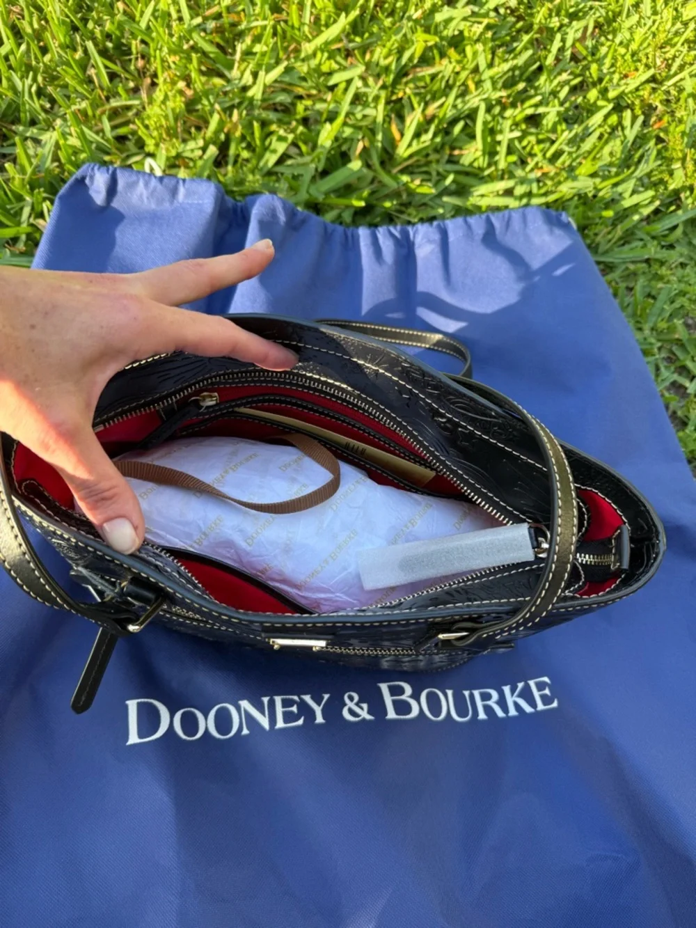 DOONEY & BOURKE WDW DISNEY TOTE PURSE SHOULDER BAG BLACK GOLD - Picture 4 of 16